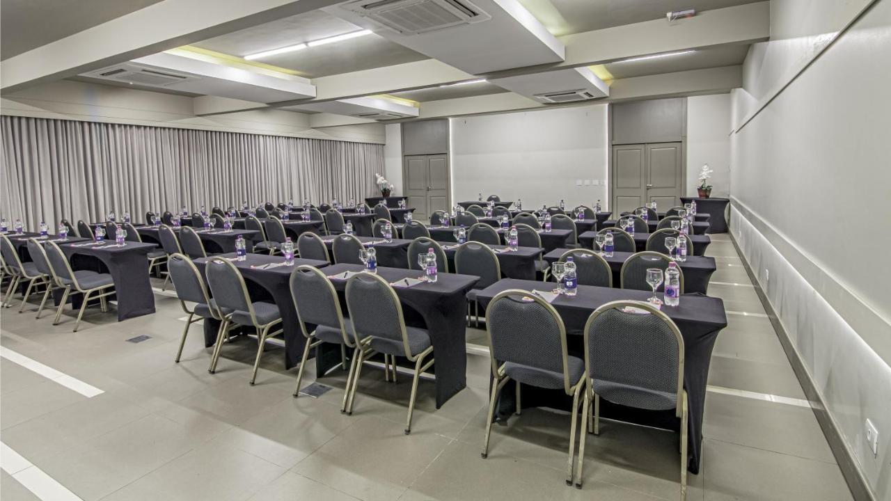 Hotel Deville Express Cascavel Cascavel  Eksteriør bilde