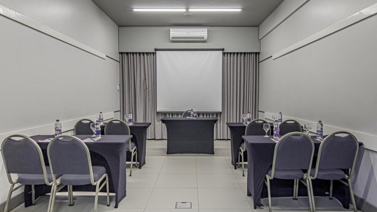 Hotel Deville Express Cascavel Cascavel  Eksteriør bilde