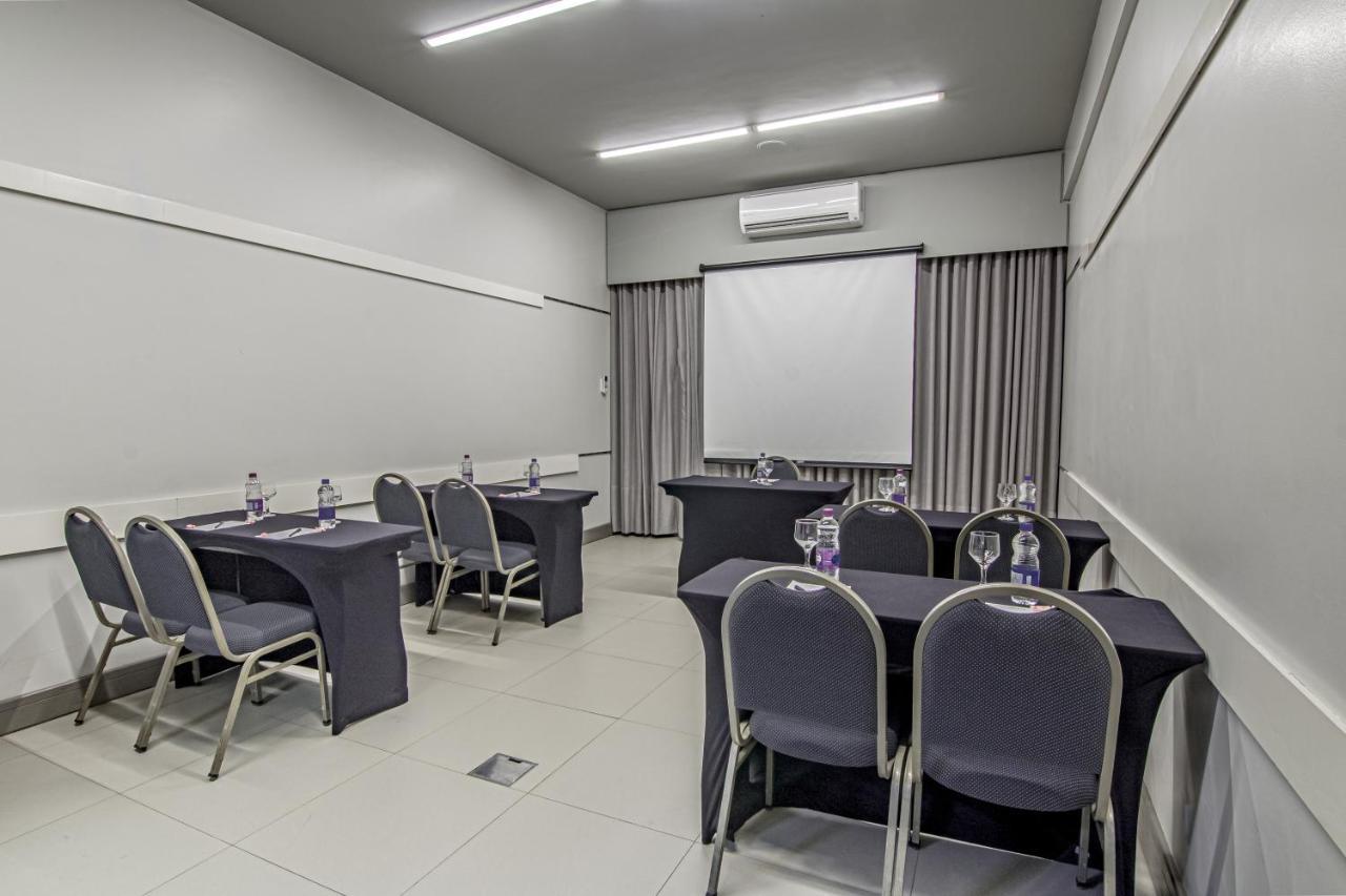 Hotel Deville Express Cascavel Cascavel  Eksteriør bilde