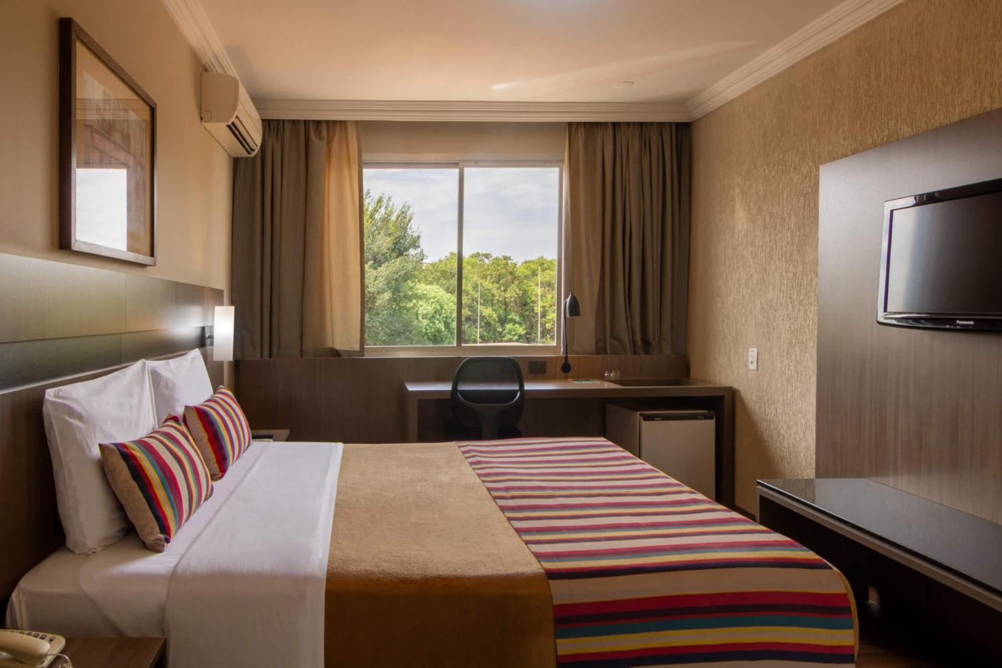 Hotel Deville Express Cascavel Cascavel  Eksteriør bilde
